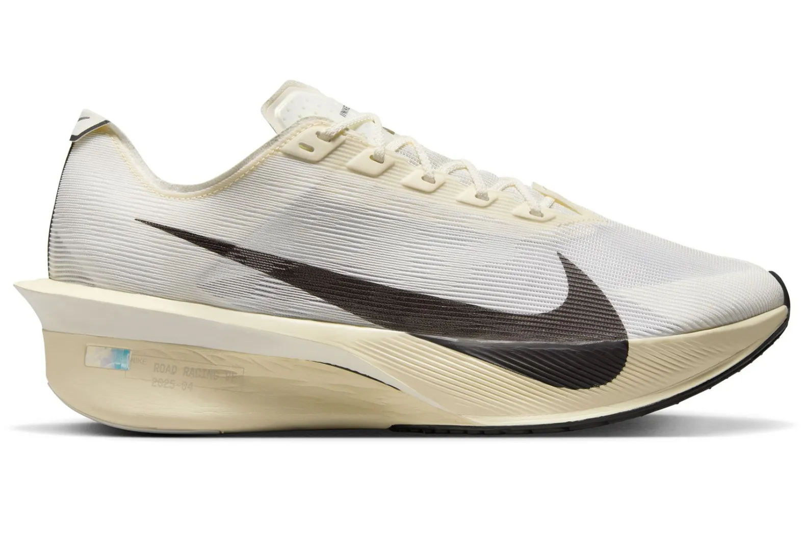 シューズ NIKE - Nike zoom vaporfly 4% NIKE ZOOM VAPORFLY 4%4月11日に新カラー発売